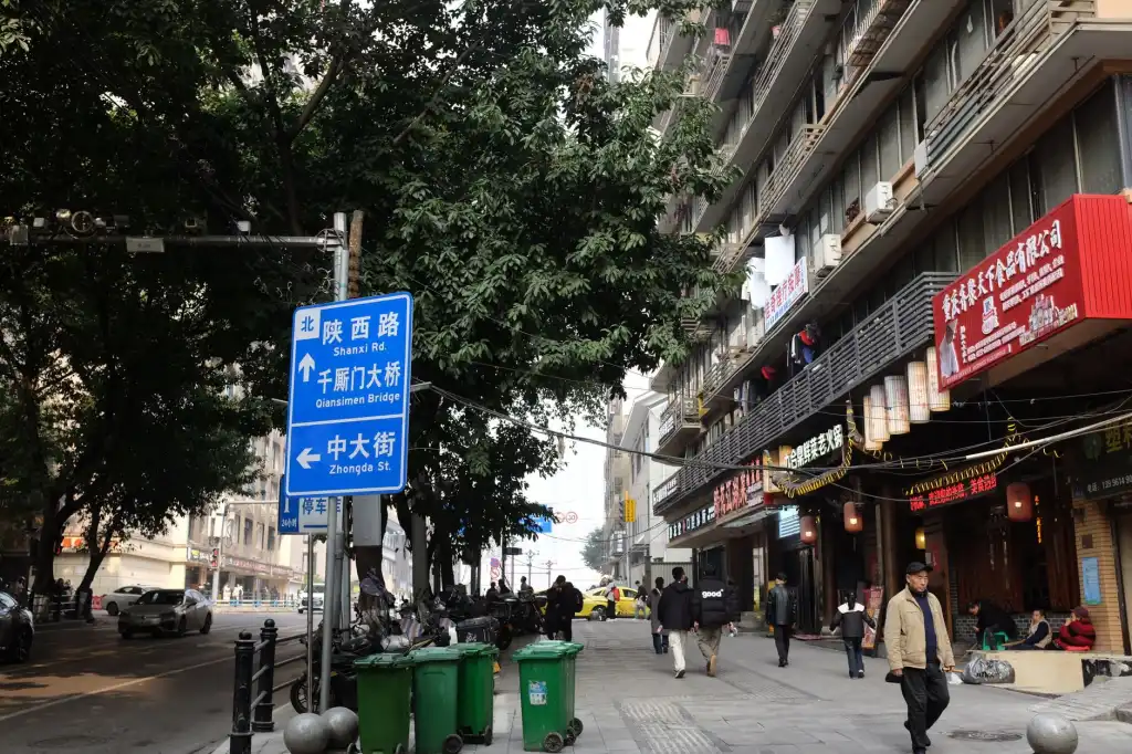 工业开关电源与稳压器选型对比：适配郑州本地环境的关键参数