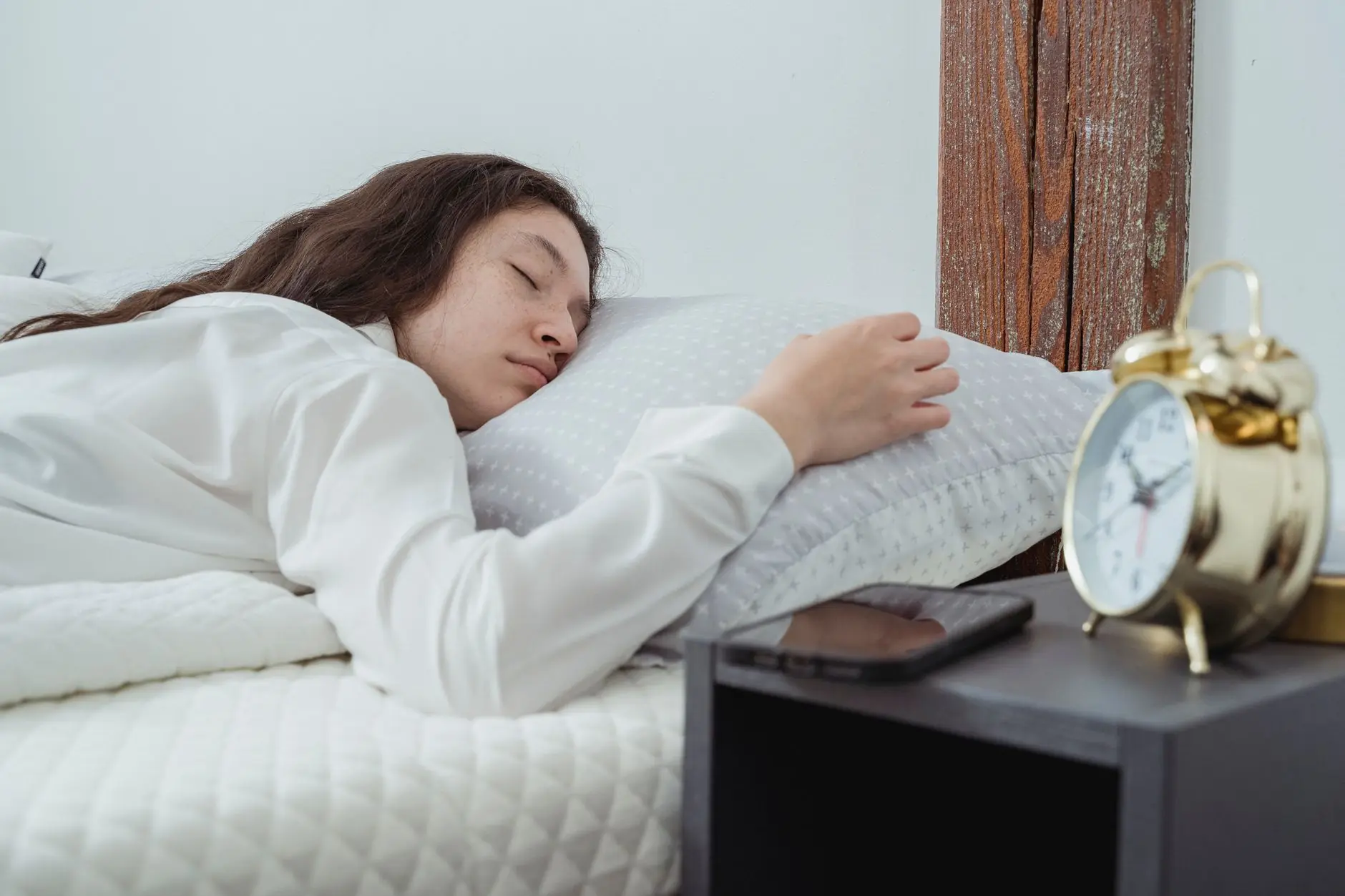 开关电源与变压器在工业设备中的性能对比及选配要点