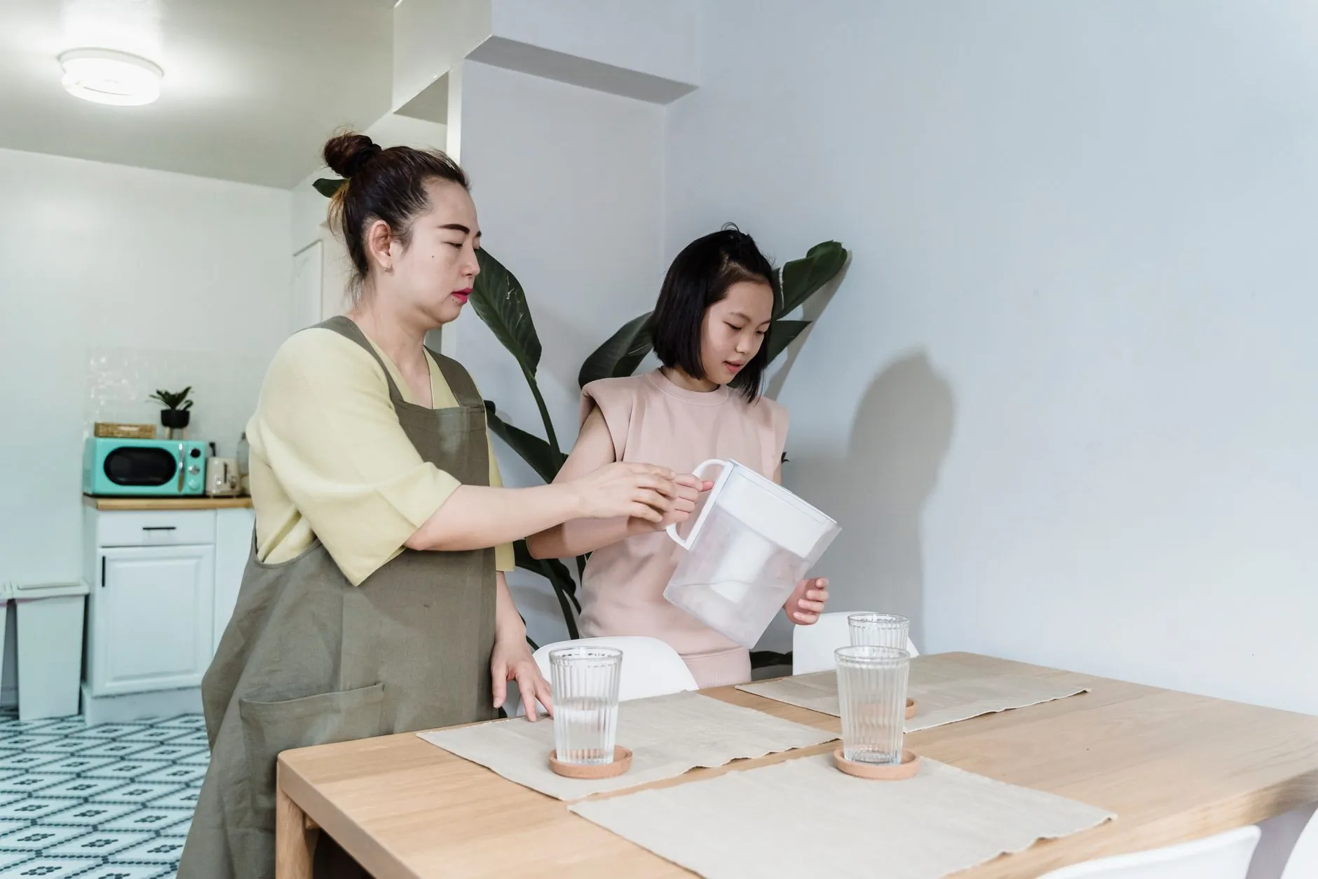 开关电源与线性稳压器在工业场景中的应用对比